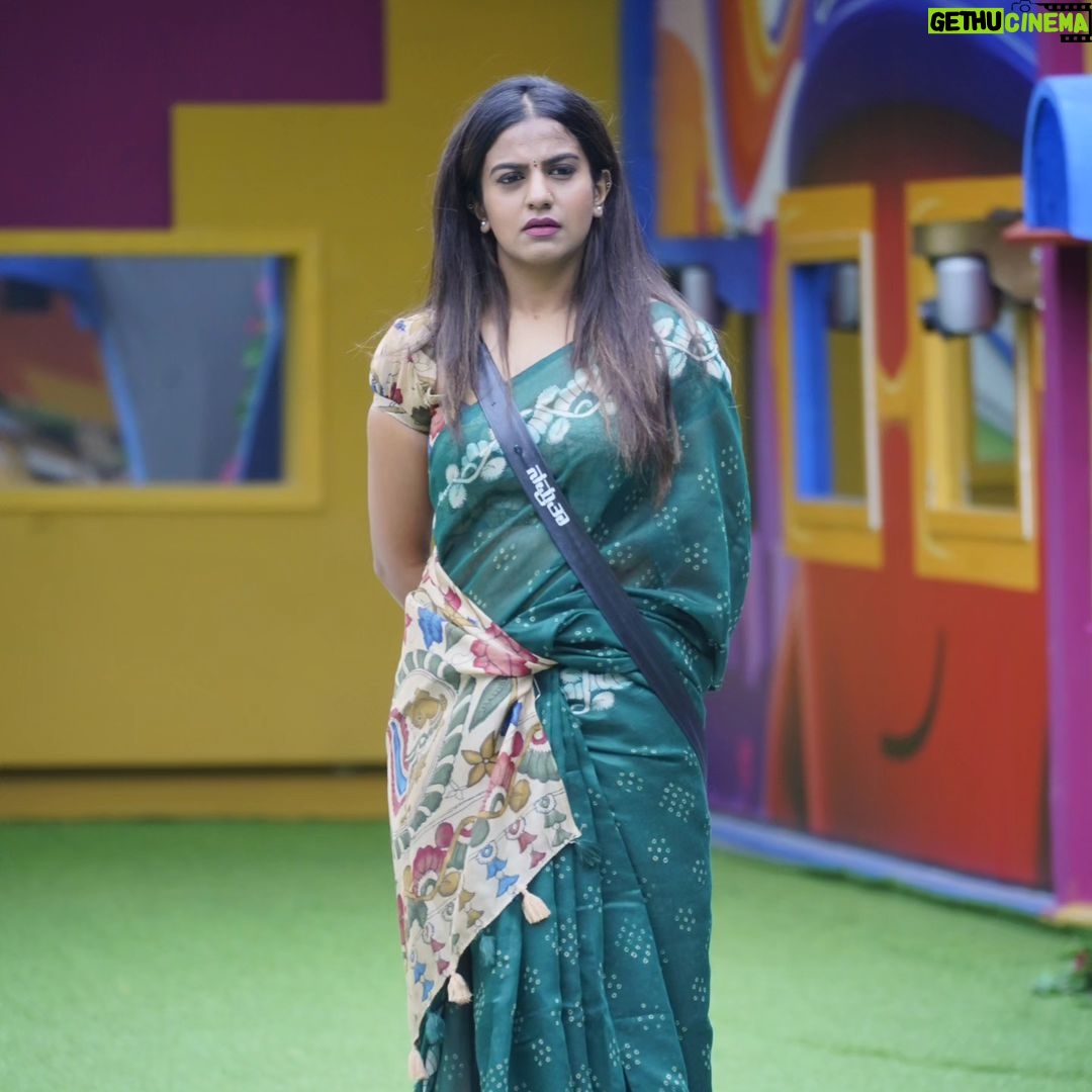 Namratha Gowda Instagram - Saree: An attire that radiates confidence and charm!! @colorskannadaofficial @officialjiocinema Saree: @star_studio360 Blouse:@vishishtadesignerstudio Styling:@likitha_suresh_ #bbk10 #biggboss #season10 #colorskannada #jiocinema #namarathagowda