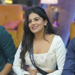 Namratha Gowda Instagram - ಕಳೆದ ವಾರ ತುಂಬಾ ಅದ್ಭುತವಾಗಿ ಆಟವಾಡಿ ಎಲ್ಲರ ಮೆಚ್ಚುಗೆ ಮತ್ತು ಕಿಚ್ಚನ ಚಪ್ಪಾಳೆ ಪಡೆದ ಹಾಗೂ ಈ ಬಾರಿ ಸೇವ್ ಆದ ಎರಡನೇ ಸ್ಪರ್ಧಿ ನಮ್ರತಾ. ನಿಮ್ಮ ಅನಿಸಿಕೆಯನ್ನು comment ಮಾಡಿ. Thanks to the entire Karnataka family for Voting & saving her in top 2 😎 @colorskannadaofficial @officialjiocinema Styling: @likitha_suresh_ Outfit: @pixie_yard_couture_studio