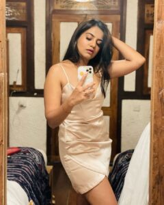 Namratha Gowda Instagram - Weekend & Year ending Vibes 🎉♥️ @colorskannadaofficial @officialjiocinema #bbk10 #biggboss #season10 #colorskannada #jiocinema #relentkreationz #throwback #picture