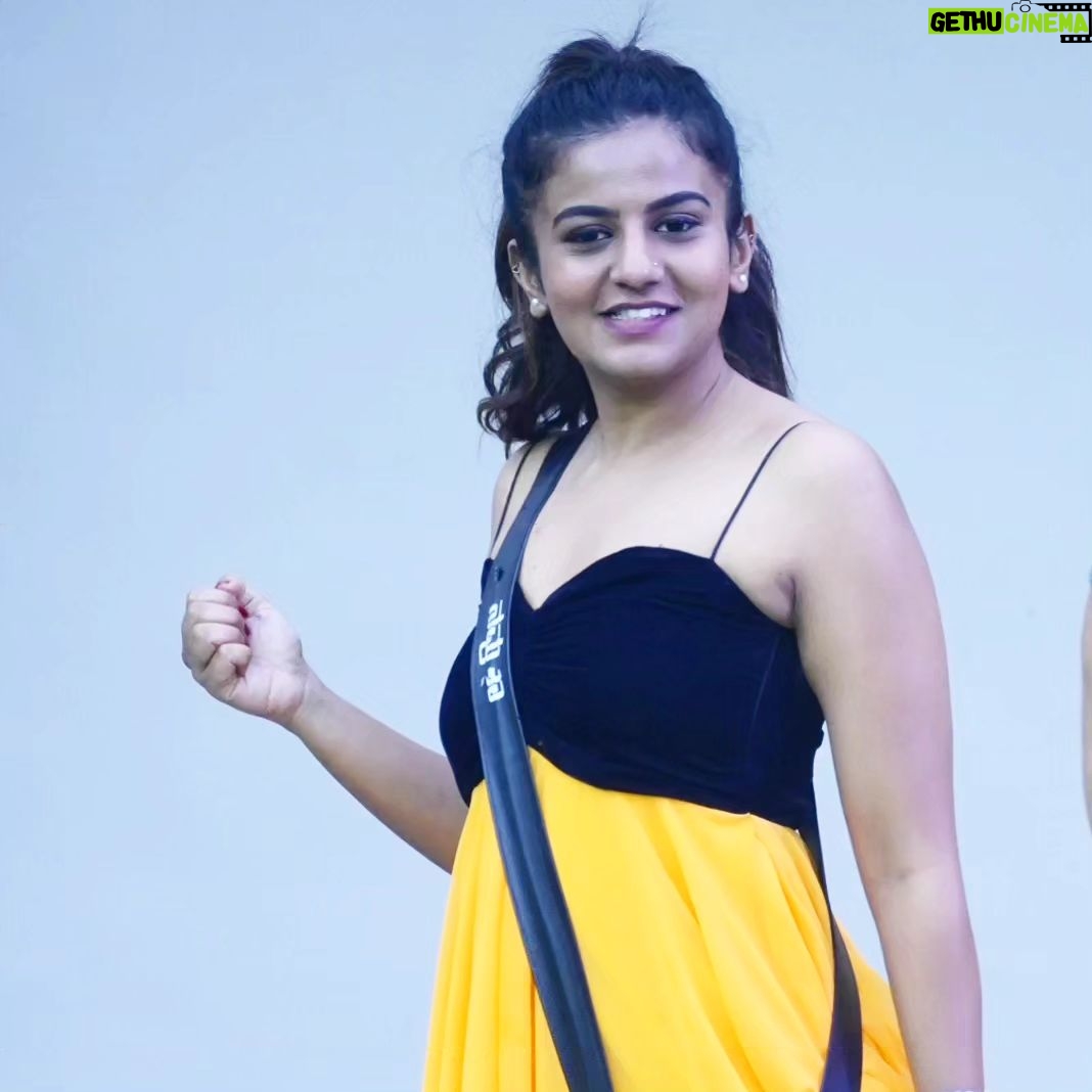 Namratha Gowda Instagram - The Sun shines equally everywhere but it's the earth that receives it differently. You are the same but few accept differently!! @colorskannadaofficial @officialjiocinema Outfit: @chandana_soulcouture Styling: @likitha_suresh_ #bbk10 #biggboss #season10 #colorskannada #jiocinema #namarathagowda #relentkreationz #sunshine #shiningstar