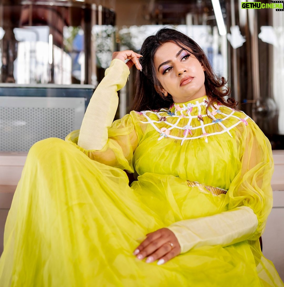 Namratha Gowda Instagram - If you are capable of seeing opportunities & foreseeing the problems, life becomes easier!!🤗💫 @colorskannadaofficial @officialjiocinema #bbk10 #biggboss #season10 #colorskannada #jiocinema #relentkreationz #namrathagowda #throwback