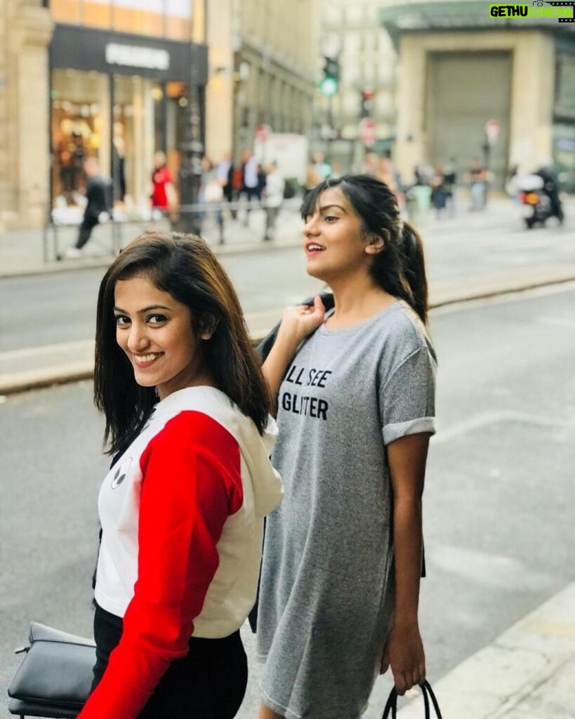 Namratha Gowda Instagram - Wishing a very happy birthday to one of Namratha’s dearest friend @priyanka_iyerr !🎁⭐️ Her loyal shopping buddy, caring listener, and reliable 3AM confidante all wrapped into one fabulous person. Taking this moment to appreciate years of laughter, adventures, and unwavering support through thick and thin. 💖 Please help celebrate this awesome friend by tagging your own BFF below!! @colorskannadaofficial @officialjiocinema #bbk10 #biggboss #season10 #colorskannada #jiocinema #namrathagowda #relentkreationz