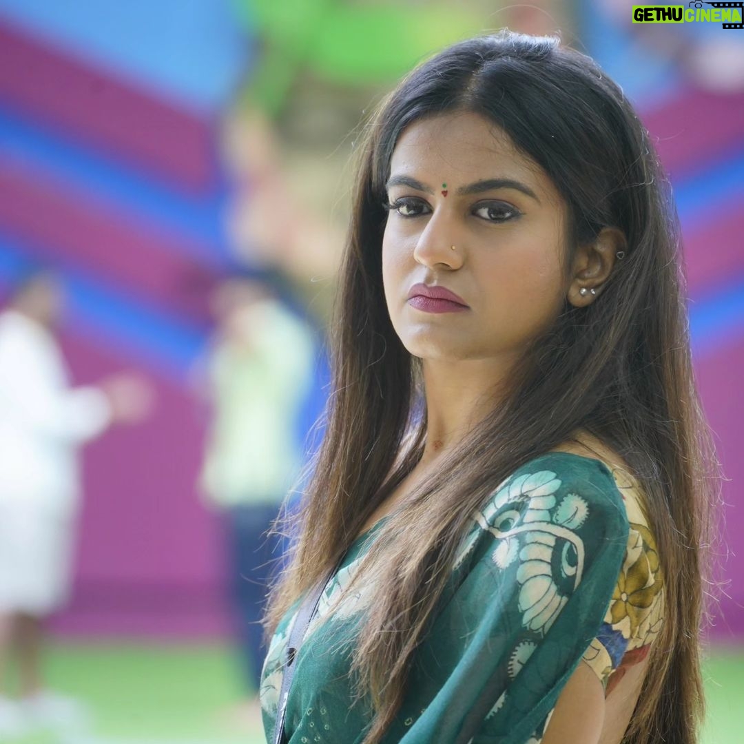 Namratha Gowda Instagram - Saree: An attire that radiates confidence and charm!! @colorskannadaofficial @officialjiocinema Saree: @star_studio360 Blouse:@vishishtadesignerstudio Styling:@likitha_suresh_ #bbk10 #biggboss #season10 #colorskannada #jiocinema #namarathagowda