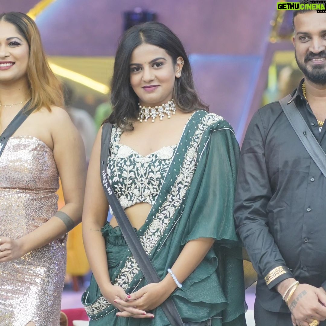 Namratha Gowda Instagram - If we just stand up and go, life will open for us.. Something just motivates us to keep moving!! @colorskannadaofficial @officialjiocinema Wardrobe:@amorabybindureddy Styling: @likitha_suresh_ #bbk10 #jiocinema #colorskannada #biggboss #season10 #namarathagowda #relentkreationz