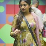 Namratha Gowda Instagram - Can't thank enough for all the support you have been pouring on Namratha♥️ Thankyou Insta Fam for all the support ✨ @colorskannadaofficial @officialjiocinema Styling:@likitha_suresh_ Wardrobe:@vishishtadesignerstudio Accessory: @thespatika #bbk10 #biggboss #season10 #colorskannada #jiocinema #namarathagowda #jiocinema #relentkreationz
