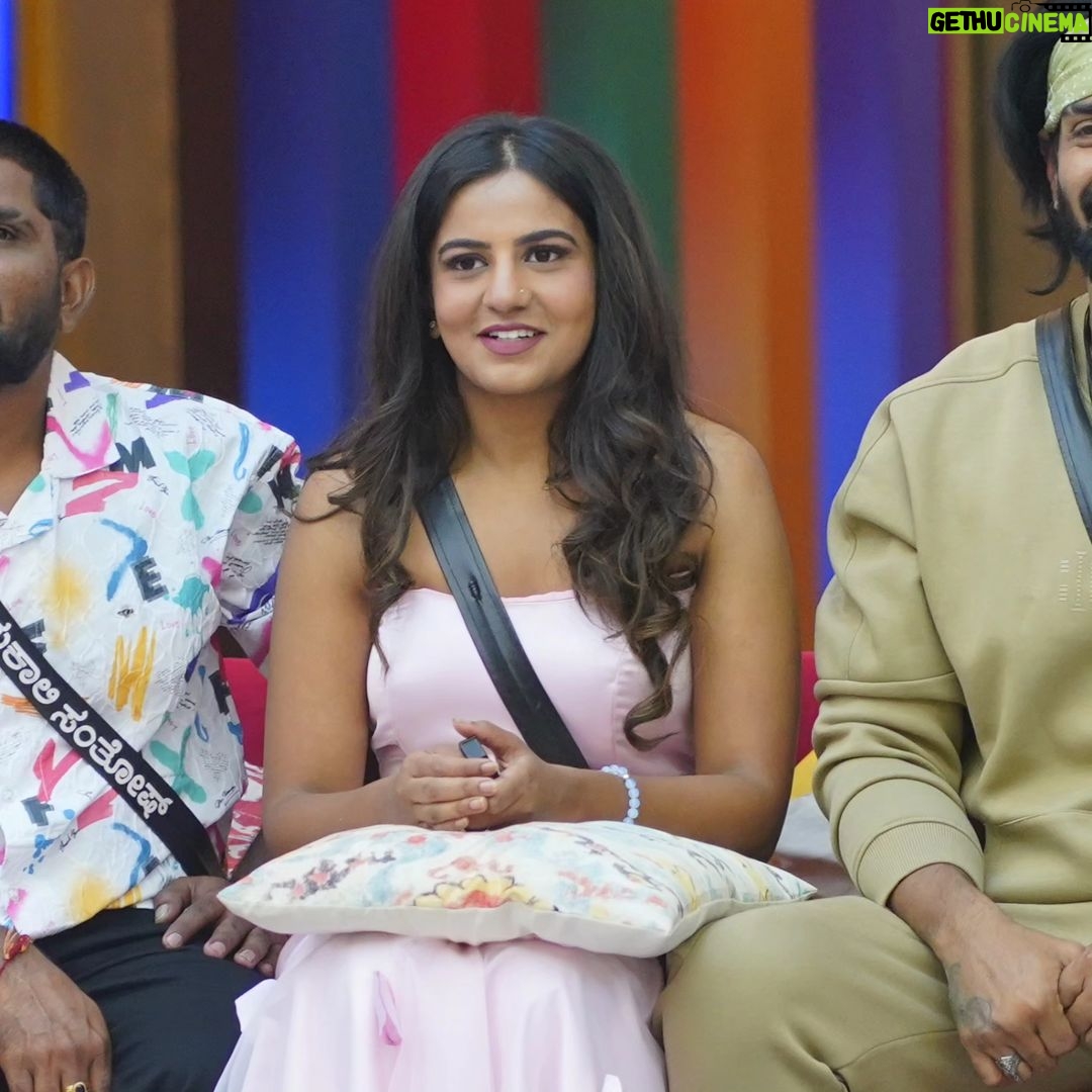 Namratha Gowda Instagram - Well, that’s how you tell to the world what you are🥰 @colorskannadaofficial @officialjiocinema Sunday's outfit Styling:@likitha_suresh_ Outfit:@pixie_yard_couture_studio #bbk10 #biggboss #season10 #colorskannada #jiocinema #namarathagowda #nammu #relentkreationz