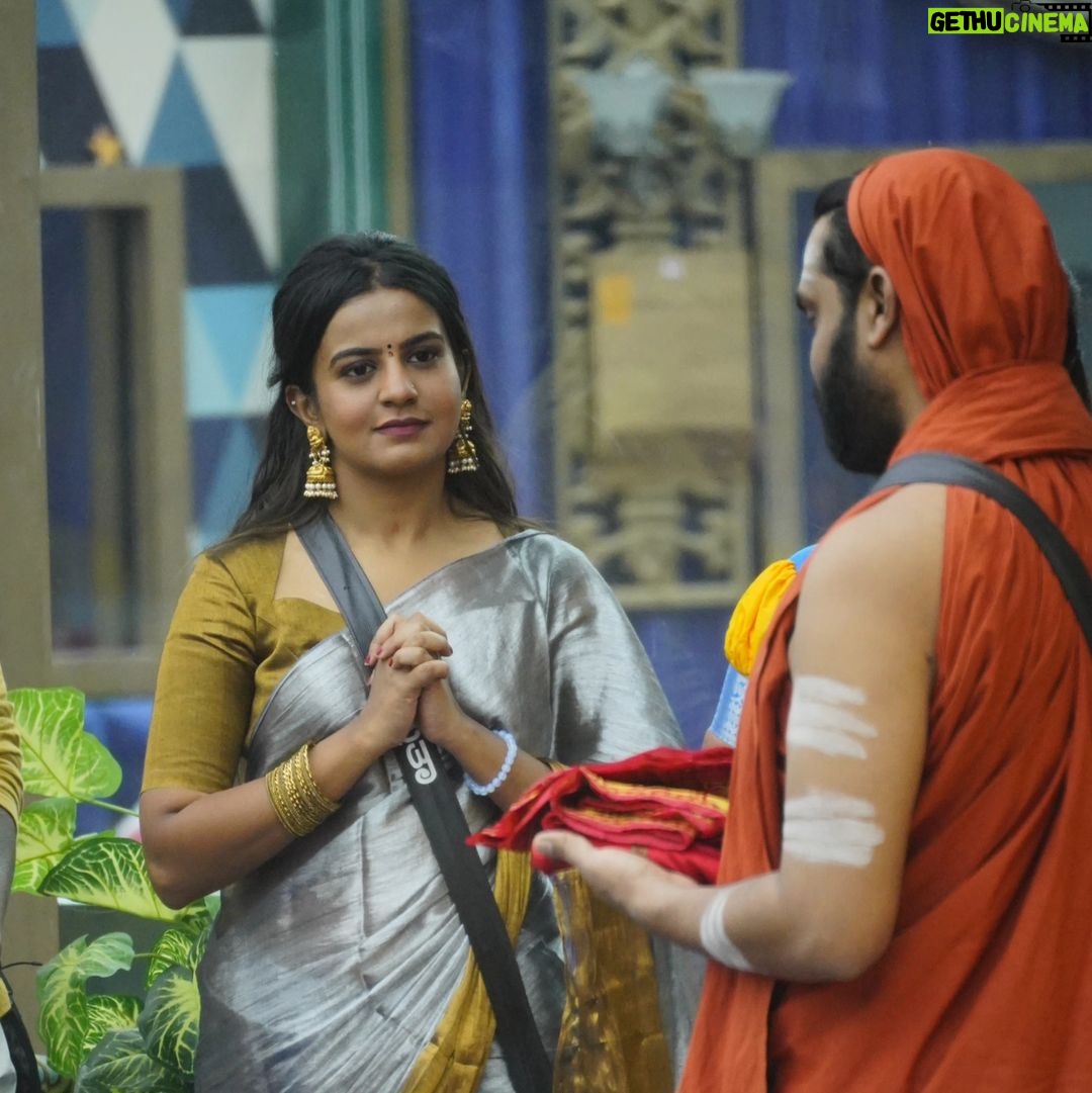 Namratha Gowda Instagram - Respecting someone indicate the quality of your Personality!! @colorskannadaofficial @officialjiocinema Saree: @hutsandlooms Blouse & styled by: @likitha_suresh_ Jewellery: @thespatika #bbk10 #biggboss #season10 #colorskannada #jiocinema #namarathagowda #namratha #nammu