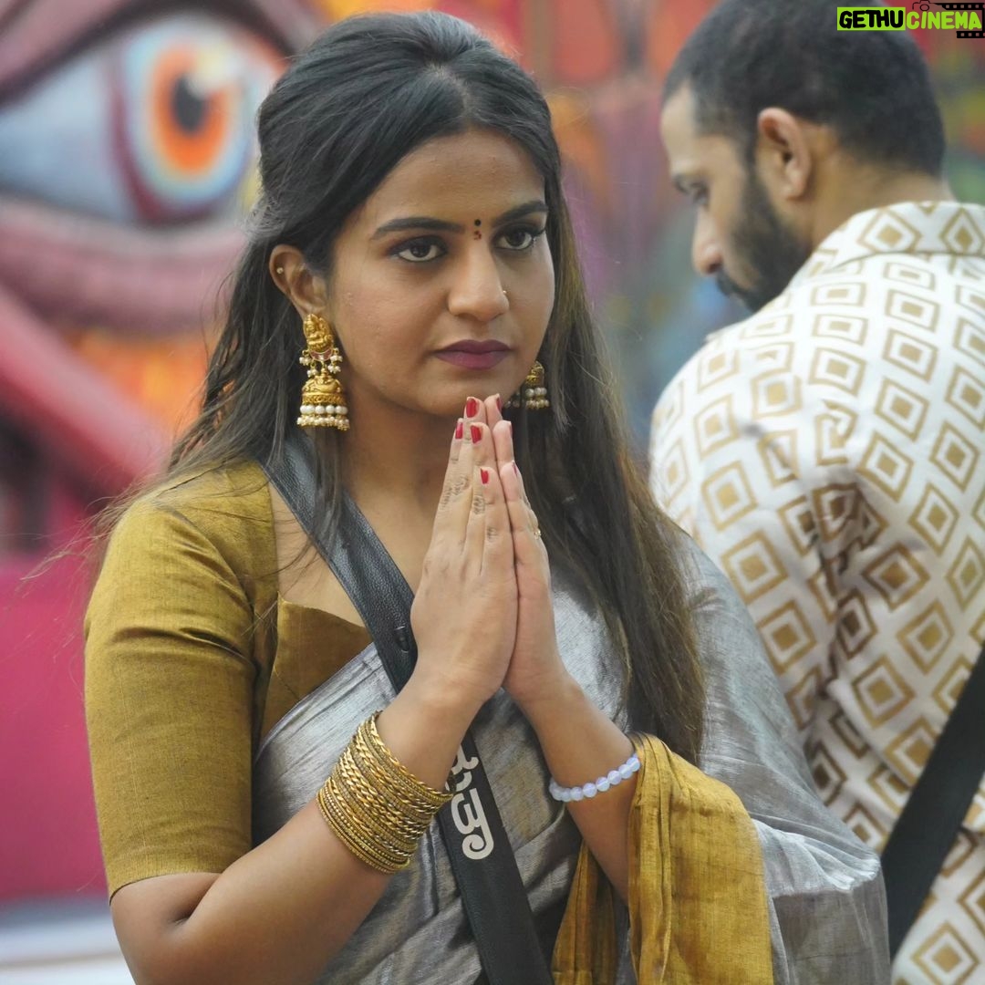 Namratha Gowda Instagram - Respecting someone indicate the quality of your Personality!! @colorskannadaofficial @officialjiocinema Saree: @hutsandlooms Blouse & styled by: @likitha_suresh_ Jewellery: @thespatika #bbk10 #biggboss #season10 #colorskannada #jiocinema #namarathagowda #namratha #nammu