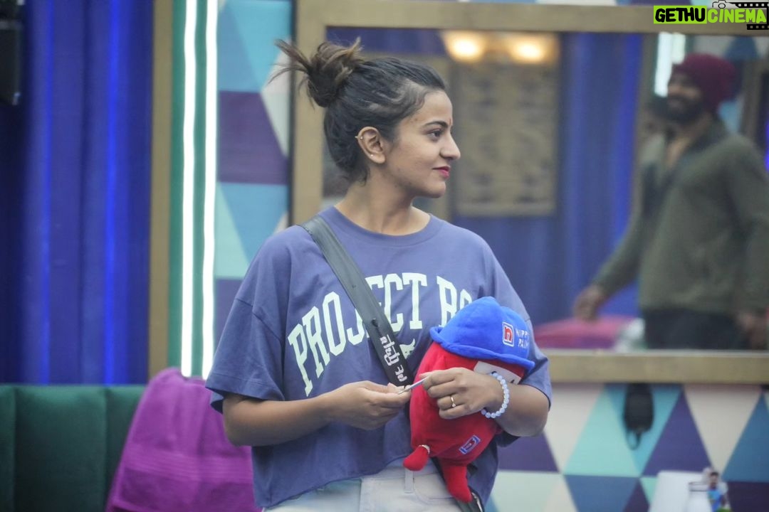 Namratha Gowda Instagram - Captain Namratha in the Bigg Boss House 😍 Finally the Captaincy room is opened after a long break !! Congratulations again Nammu❤️🪬🧿 @colorskannadaofficial @officialjiocinema #bbk10 #biggboss #season10 #colorskannada #jiocinema #namarathagowda #relentkreationz