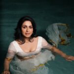 Nandini Rai Instagram – Drenched in #elegance : Embracing the allure of a #wet saree #look . 😻💕

#SareeStyle #indianelegance #GracefulCharm #nandinirai