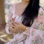 Nandini Rai Instagram – Embracing the timeless grace of traditional attire.
#floralsari 🍁#eleganceinwhiteandpink 💐#culturalfashion 💃#nandinirai #reelsinstagram