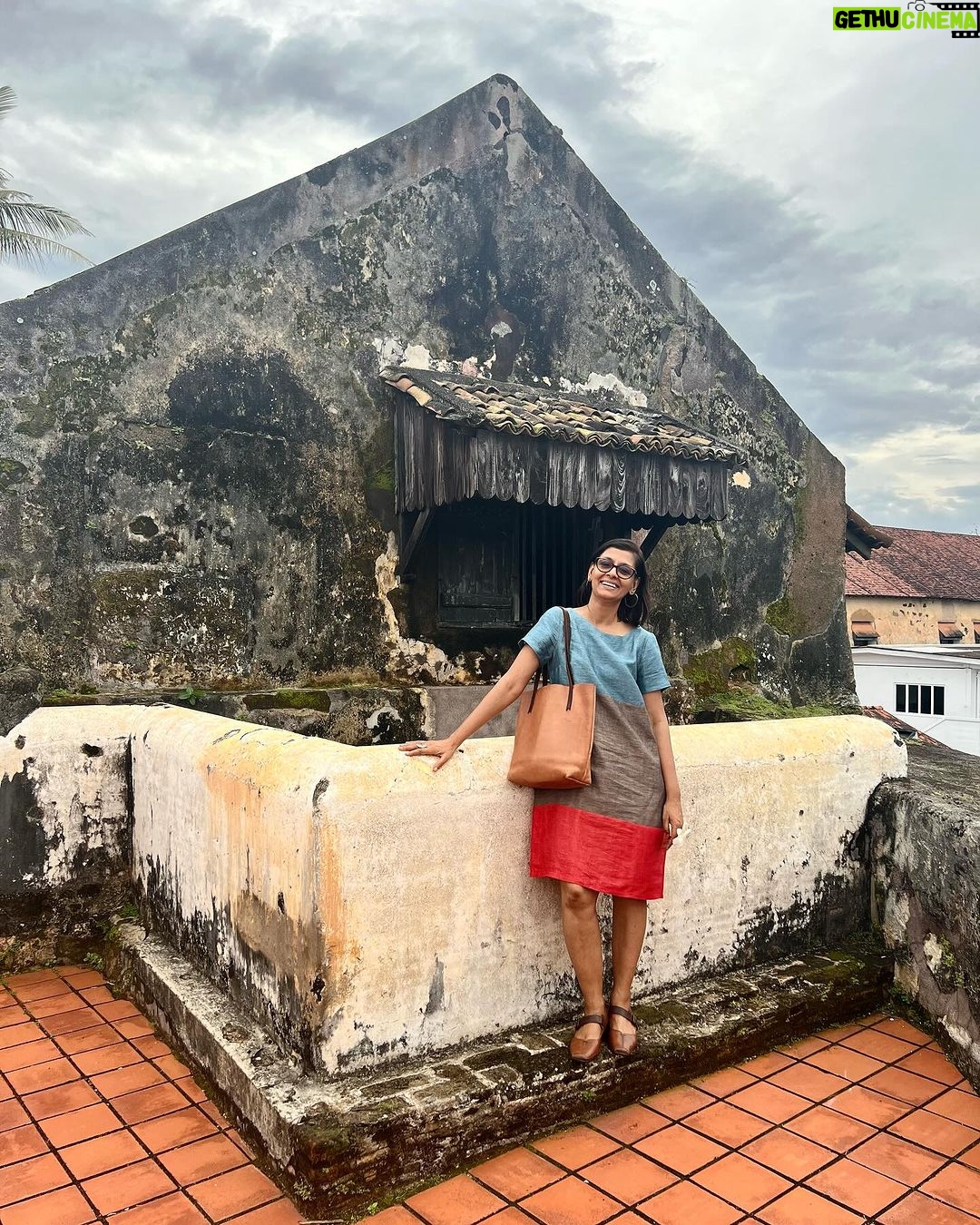 Nandita Das Instagram - Happy and Healthy New Year to you all from #srilanka . May better sense prevail in the world, so that we can have a more peaceful, equal and a just world. Tough to be truly happy if there are many who are unhappy. Our lives are deeply intertwined. Today I am making promises I hope to keep, for myself, for my child and the world we live in. Be well and have a glorious year ahead. 💕💕