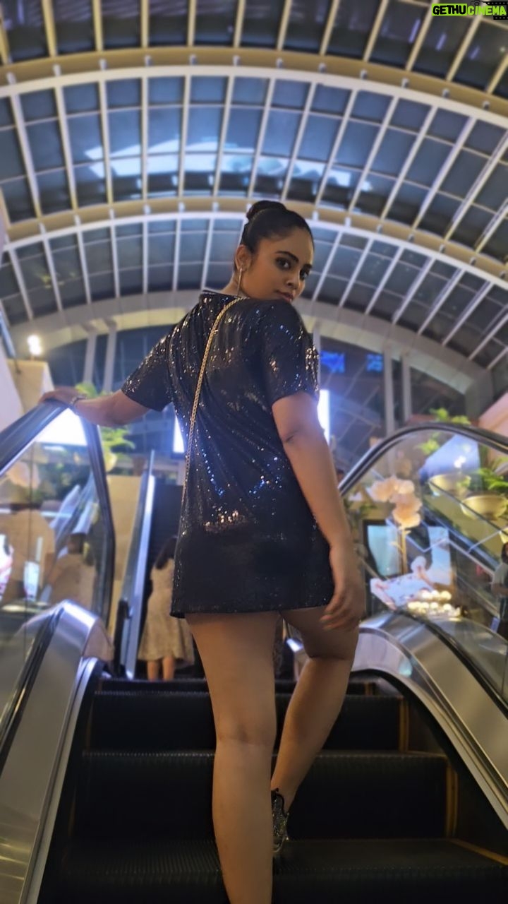 Nandita Swetha - 81.1K Likes - Hello Hello. Come slay with me