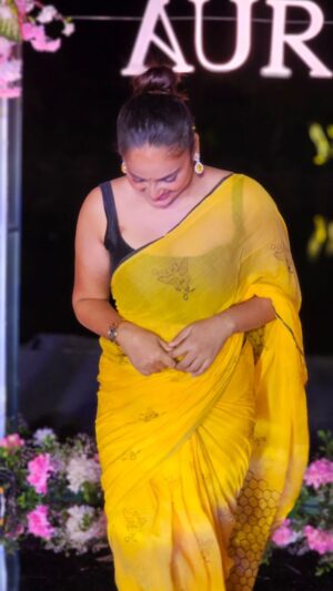 Nandita Swetha Instagram - Dear Saree, 
  How can you be so beautiful whoever wears you?
Stop competiting with us🤪

Location - @auraindia_
#saree #yellow #nanditaswetha #weddingdestination