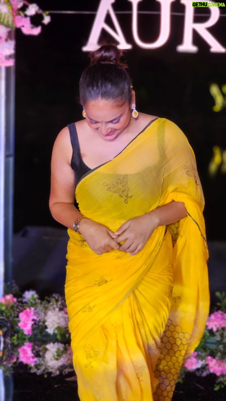 Nandita Swetha - 59.4K Likes - Dear Saree,
How can you be so beautiful whoever wears you?
Stop competiting with us🤪
Location - @auraindia_
#saree #yellow #nanditaswetha #weddingdestination
