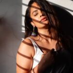 Nandita Swetha Instagram - ಸೋಲುತ್ತಿದೆ ಮನ ನಿನ್ನೆ ನೋಡುತ್ತಾ ಪ್ರತೀಕ್ಷಣ! @nanditaswethaa on a calm evening #nanditha #nandithaswetha #actress #tamil #kannada #saree #sareecollection #sareelove #portfolio #photography #fashionportrait #fashionphotographer #photographersofbangalore #bangalorephotographers #portraits #portrait_vision #portrait_perfection #portrait_shots #portraiture
