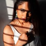 Nandita Swetha Instagram - ಸೋಲುತ್ತಿದೆ ಮನ ನಿನ್ನೆ ನೋಡುತ್ತಾ ಪ್ರತೀಕ್ಷಣ! @nanditaswethaa on a calm evening #nanditha #nandithaswetha #actress #tamil #kannada #saree #sareecollection #sareelove #portfolio #photography #fashionportrait #fashionphotographer #photographersofbangalore #bangalorephotographers #portraits #portrait_vision #portrait_perfection #portrait_shots #portraiture