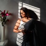 Nandita Swetha Instagram - ಸೋಲುತ್ತಿದೆ ಮನ ನಿನ್ನೆ ನೋಡುತ್ತಾ ಪ್ರತೀಕ್ಷಣ! @nanditaswethaa on a calm evening #nanditha #nandithaswetha #actress #tamil #kannada #saree #sareecollection #sareelove #portfolio #photography #fashionportrait #fashionphotographer #photographersofbangalore #bangalorephotographers #portraits #portrait_vision #portrait_perfection #portrait_shots #portraiture