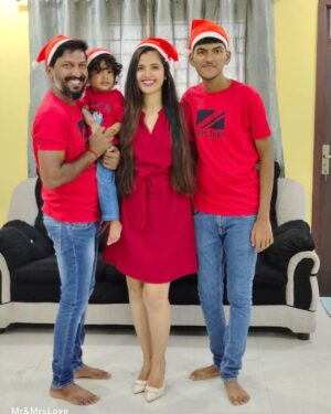Nanditha Jennifer Instagram - May the magic of Christmas fill your home with warmth, your heart with love, and your life with laughter. Merry Christmas! 🎄🎄🎉🎊🎅🏼🎅🏼
.
.
.
#blessed #christmas #merrychristmas #love #family #instagram #instagood #instadaily #thankyou #jesus