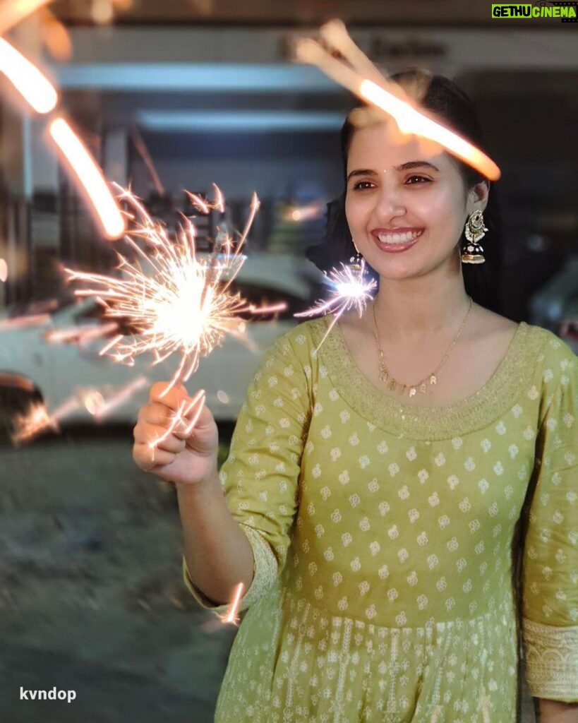 Nanditha Jennifer Instagram - Light of joy 🎇💥🎆 . . #sparking #smile #light #beautiful #diwali #instagram #instagood #blessed #thankyou #jesus