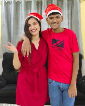 Nanditha Jennifer Instagram - May the magic of Christmas fill your home with warmth, your heart with love, and your life with laughter. Merry Christmas! 🎄🎄🎉🎊🎅🏼🎅🏼
.
.
.
#blessed #christmas #merrychristmas #love #family #instagram #instagood #instadaily #thankyou #jesus