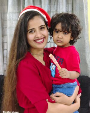 Nanditha Jennifer Instagram - May the magic of Christmas fill your home with warmth, your heart with love, and your life with laughter. Merry Christmas! 🎄🎄🎉🎊🎅🏼🎅🏼
.
.
.
#blessed #christmas #merrychristmas #love #family #instagram #instagood #instadaily #thankyou #jesus