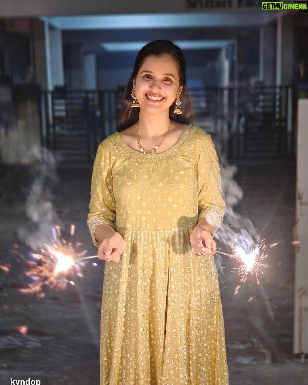 Nanditha Jennifer Instagram - Light of joy 🎇💥🎆 . . #sparking #smile #light #beautiful #diwali #instagram #instagood #blessed #thankyou #jesus