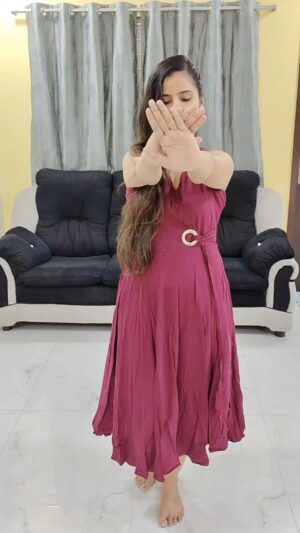 Nanditha Jennifer Instagram - Going with this trend…..❤️✨
.
.
#trending #instareels #instavideo #jenniferr252reels #viral #instagood #smile #instagram #reels #trendingmusic 
#thankyou #jesus