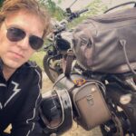 Nando Pradho Instagram - 🏍SP👉🏼SC 700km para visitar papys!! 😎 Triumph Street Twin Porto Belo - Bombas - Bombinhas - Camboriu