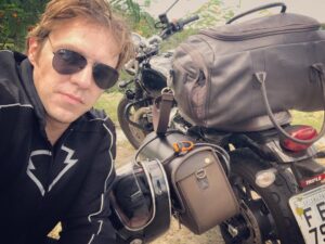 Nando Pradho Instagram - 🏍SP👉🏼SC 700km para visitar papys!! 😎 Triumph Street Twin