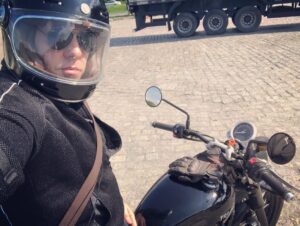 Nando Pradho Instagram - 🏍SP👉🏼SC 700km para visitar papys!! 😎 Triumph Street Twin