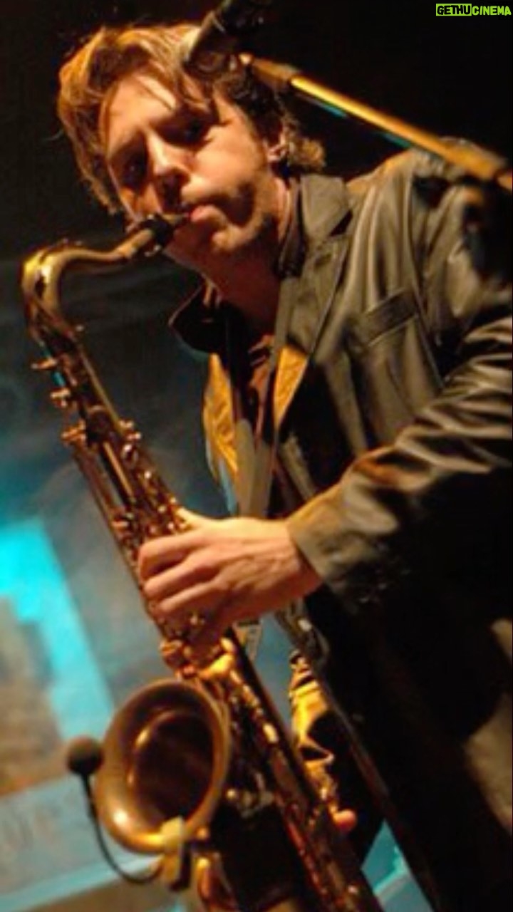 Nando Pradho Instagram - Há exatos 30 anos (😱) esse se tornava meu primeiro instrumento de trabalho! Aos 14 comecei a dar aulas de sax em 2 escolas e gravei muuuitos solos em discos de pagode nos anos 90! Obrigado #adolphsax por inventar esse instrumento incrível 🙏🏼🎷❤️ . #sax #saxophone #musica #saxplayer #saxofonista #music #art #arte #instagood #instadaily #instamood #instaart #instagram