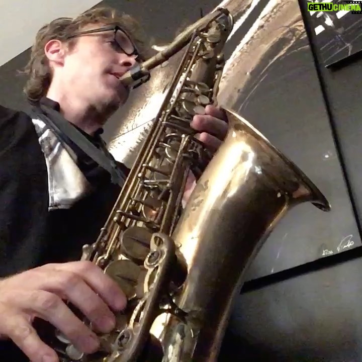 Nando Pradho Instagram - Sunday Live Art #sax #art #music @qraulrojas @qrsmartpeople @qrmagazinemx