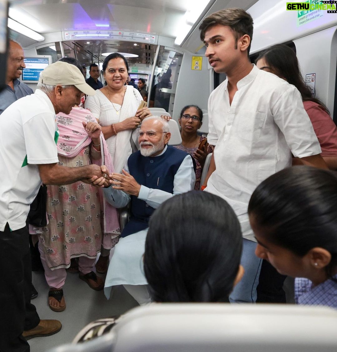 Narendra Modi Instagram - A Metro journey made even more special by these amazing co-passengers!