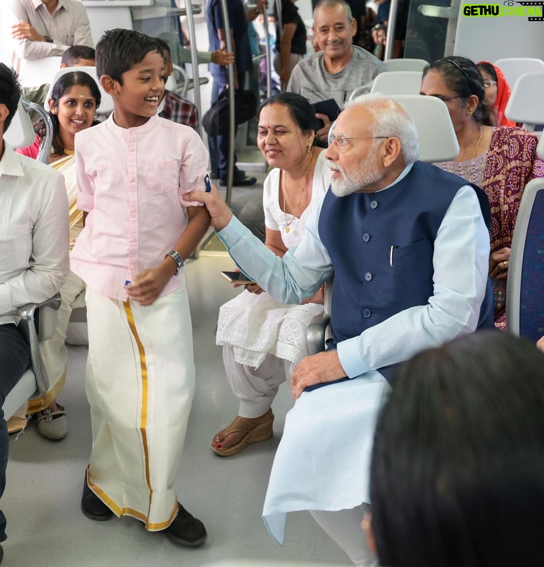 Narendra Modi Instagram - A Metro journey made even more special by these amazing co-passengers!