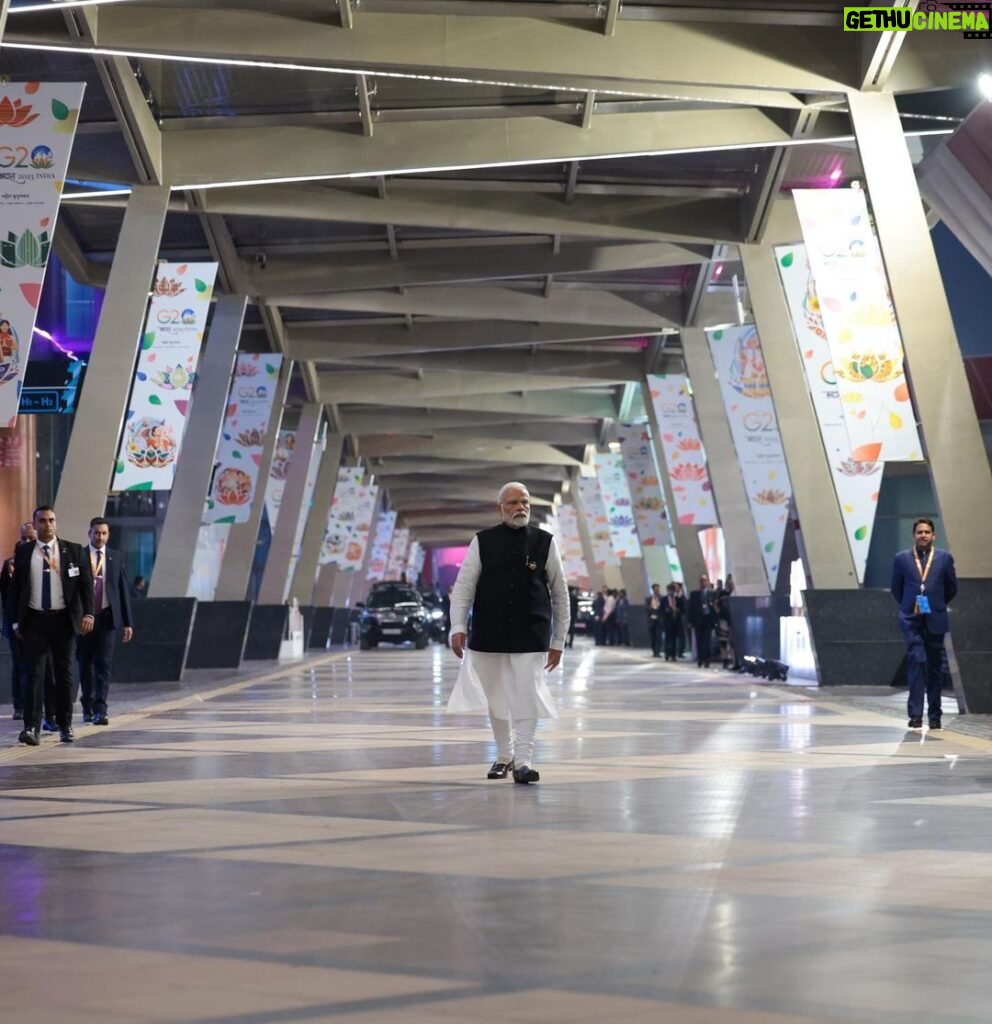 Narendra Modi Instagram - After the successful conclusion of the G20 Summit and a series of productive bilateral meetings, I visited different parts of the sprawling complex where the Summit was hosted. This included exhibitions and stalls on India’s cultural as well as crafts diversity, India’s democratic spirit, India’s strides in the digital world and the buzzing media centre.