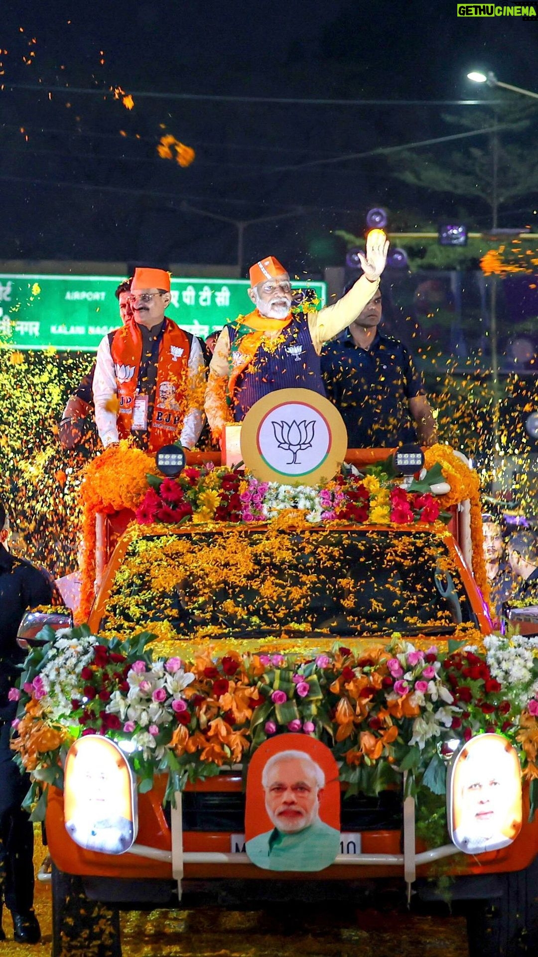 Narendra Modi Instagram - Thank you, Indore! Take a look at the energy and vibrancy here...