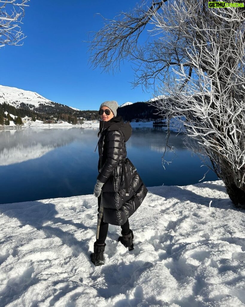 Nargis Fakhri Instagram - I asked Santa for Snow ⛄ ❄ 🎅 🎄 December 2023. Switzerland