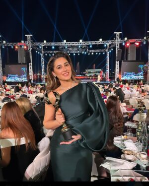 Nargis Fakhri Instagram - A spectacular evening @diafaofficial 
Thank you for the honor 🏆 
.
.
.
.
.
.
.
.
.
@solacelondon @etoilelaboutique @lamarquisejewellery 
Styling @leepakshiellawadi 

@aamirnaveedhair @iamgigiiiii 
Shot by @tb 
Manager @mahakbrahmawar