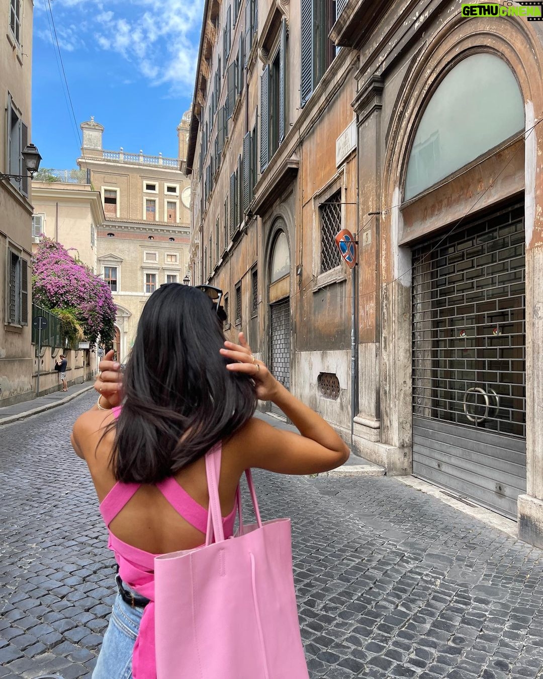 Natalee Linez Instagram - 3 days in, 10 to go 🤤 Rome, Italy