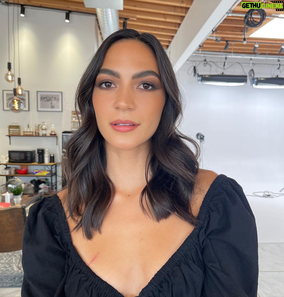 Natalee Linez - 1.9K Likes - 🐱 🐱glam today by the incredible @beautybysarah & soft waves by @reaganlinkartistry