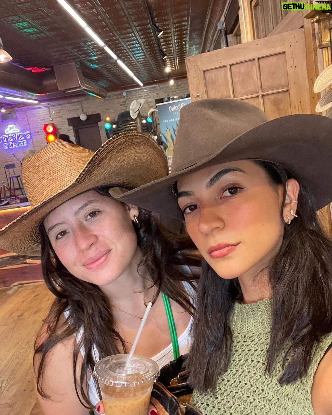Natalee Linez - 2.5K Likes - my bucket list is v proud of this weekend 🤠