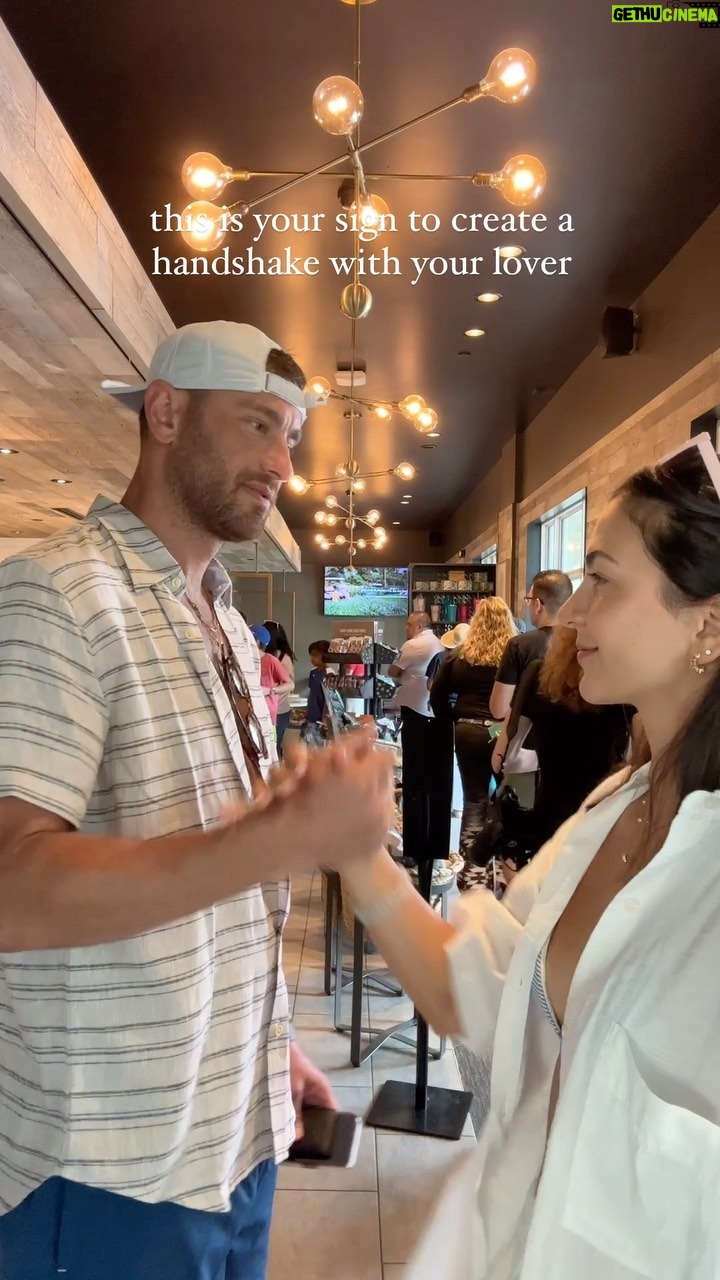 Natalee Linez - 40.4K Likes - the way he was about to split without a kiss thoš« š #secrethandshake