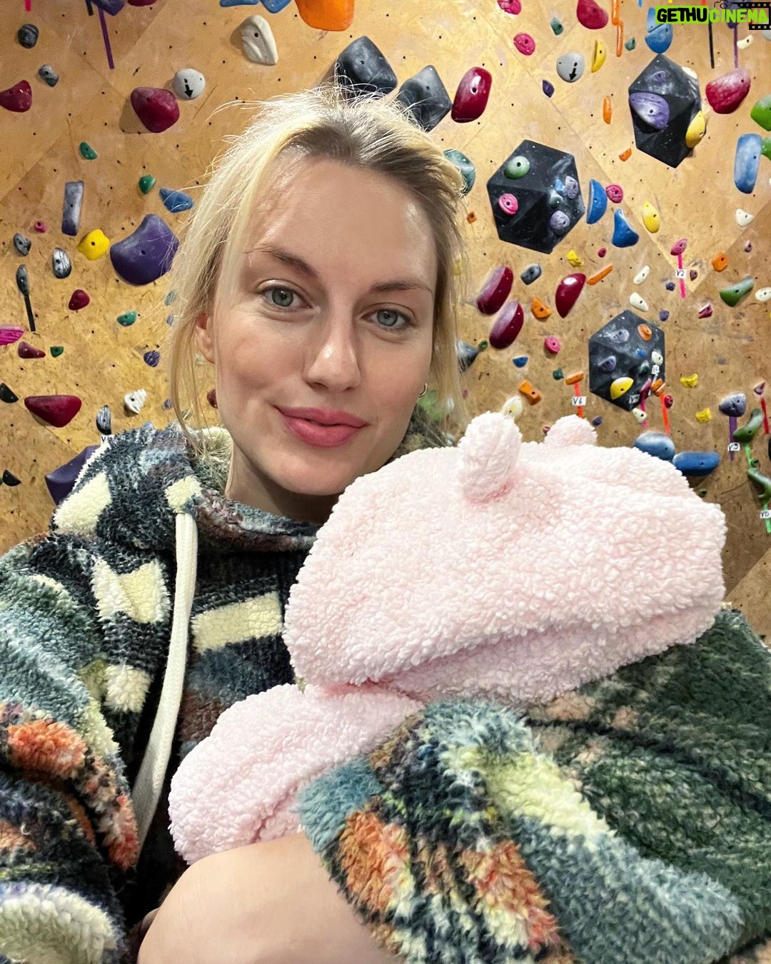 Natalia Germani Instagram - Včera prvýkrát .. a nie posledný 😝 #climbing #bouldering New York, New York