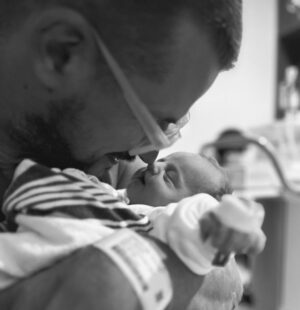 Natalia Germani Instagram - 25.8.2023 k nám ešte trošku nečakane priniesli bociany nový balíček nekonečnej a nezastaviteľnej lásky. 
Vesa Valihora, vitaj konečne doma, vitaj na tomto krásnom svete, Milujeme Ťa od prvej sekundy!!
❤️✨