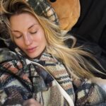 Natalia Germani Instagram - Ak existuje nejaké must-have pri cestovaní, je to jednoznačne, okrem vašich dokladov, melatonín. Kto by nepoznal, tu je zopár info! * Odporúča sa pre ľudí pracujúcich v striedavých alebo nočných zmenách alebo pre cestujúcich lietadlom na dlhú vzdialenosť ! * Lepšia kvalita spánku a podpora zaspávania * Zmiernenie subjektívnych pocitov tzv. jet lag (pásmovej choroby) * Nenávykový Tento výživový doplnok od Walmarku, držiteľa certifikátu GMP, obsahuje vysokú dávku melatonínu, ktorý prispieva k zníženiu času potrebného na zaspanie a pomáha upokojiť sa pred spánkom. Dávkovanie je rôzne, preto si nezabudnite prečítať príbalový leták👌🏼 Dobrú noc😴💤 #spolupraca