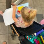 Natalia Germani Instagram - Nové super inšpirácie od nás v spolupráci s @taktik.sk na kreatívnu hru s deckami❤️✨ * dot painting - omaľovanky formou kreslenia bodiek. Zabalené spolu s voskovakmi, ktoré sú extrémne krémové ako maslo a super sa s nimi farbí. Zuna napr zatiaľ nebodkuje, ale vyfarbuje s nimi všetko * Knižky o správaní. Veľmi hravé, otáčanie kolesom s názornými príkladmi ako môže dopadnúť situácia, keď sa správam tak alebo onak. Študujeme vždy počas návštevy kúpeľne. * Skús to znova- alebo maľovanie a obťahovanie prvých písmen, čísiel a tvarov s fixkou a zmizíkom. Toto bude určite aktivita nasledujúcich mesiacov, keďže by som chcela tento rok zapracovať na písaní * 3D nálepky- toto máme doma už zopár rokov a stále neomrzelo. Znovunalepiteľné nálepky, ktoré dieťa lepí na prostredie zobrazené na tvrdom papieri. Stačí vybrať obľúbenú tému. U nás to bola rodina a zariaďovanie domu Okrem týchto vecí, majú na stránke taktik veľa iných aktivít, ktorými sa dieťa nie len zabáva, ale aj učí. Tí, čo máte doma 3+ kreatívne a hyperaktívne duše, určite oceníte takúto formu spoločne stráveného času ✨❤️ Okrem toho ponúkajú aj materiály pre základné, stredné školy alebo na zlepšenie cudzích jazykov 😝 A pripomínam aj kód GERMANI20, ktorý vám zabezpečí zľavu 20% na akýkoľvek produkt 👍🏼