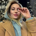 Natalia Germani Instagram - Dnes si povieme niekoľko zaujímavostí o železe, ktoré aj mňa počas čítania prekvapili. * Je to najpočetnejšie zastúpený stopový prvok v ľudskom tele, predstavuje až 4%. * Železo nepotrebujú len ľudia, ale aj rastliny. Tie potrebujú železo na proces fotosyntézy, ktorý je dôležitý i pre nás ľudí. * V Európe trpí nedostatkom železa až takmer 17% žien. To je spôsobované menštruáciou, pri ktorej prichádza k jeho nadmernej strate. * Podobným spôsobom prichádzajú ženy o železo aj počas tehotenstva a dojčenia. * Nízka hladina železa môže dramaticky ovplyvniť energiu človeka, pretože krv nedokáže prenášať kyslík vo vašom tele. * Kofeínové nápoje telu bránia v efektívnom metabolizovaní železa, naopak ak chcete jeho vstrebávanie v tele podporiť, siahnite po kvalitnej dávke vitamínu C ! Kľúčom k optimálnemu doplneniu železa nie je to, koľko ho beriete, ale skôr to, ktoré sa lepšie vstrebáva. Výživový doplnok Železo od Walmarku, držiteľa certifikátu GMP, je vytvorený v spojení s Vitamínom C, B12 a Kyselinou Listovou. Vitamín C prispieva k normálnemu vstrebávaniu železa a vitamín B12 a kyselina listová prispievajú k zníženiu únavy a vyčerpania a k normálnej tvorbe červených krviniek. Ak ste sa našli v týchto riadkoch, siahnite po Železe, a nepatrite do starého železa✨❤️ #spolupraca