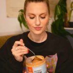 Natalia Germani Instagram - Kto ešte neochutnal domáce orechové maslá, orechy, lyofilizované ovocie, orechové tyčinky v mede od @grizly.sk , tak si dnes večer pozrite ich výber! Polku donesenej nádielky priamo z Olomouca sme už skonzumovali😀 Každý z rodiny to svoje obľúbené. Najlepšie zakomponovať do zdravého a vyváženého jedálnička. Čoskoro dáme nejaký recept😜 Btw, na stránke som našla aj indické korenia a rôzne tekuté bujóny, pre gazdinky🙂 #spolupraca a za spracovanie ďakujeme našej @viktoriavalihora