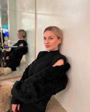 Natalia Germani Instagram - #31 
Moja každoročná januárová oslava dopadne vždy najviac nečakane.
Vždy úplne inde a vždy najkrajšie.
Plná smiechu, lásky a super nálady. 
A vždy s touto našou šialenou zostavou s príbehmi na 10 kníh.

Milujem vás a hlavne Ďakujem❤️🙏🏻